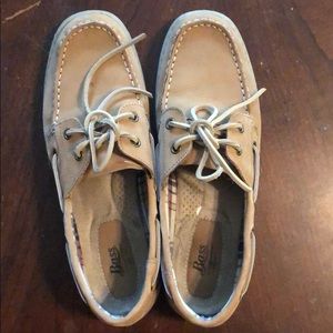 Women’s boat shoes